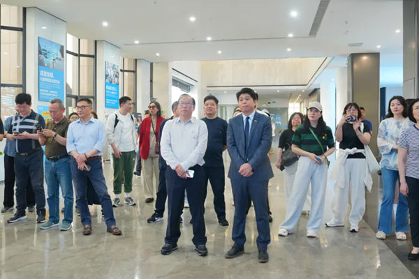 上海长宁国际商会方世俊会长率团莅临杰克参观交流